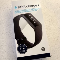 2020 『Fitbit Charge 4』